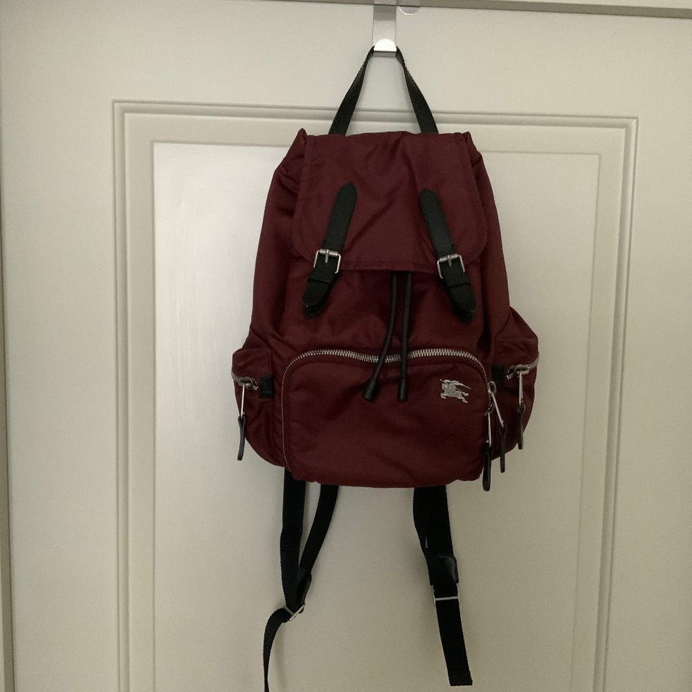Burberry Medium Rucksack Maroon/Burgundy